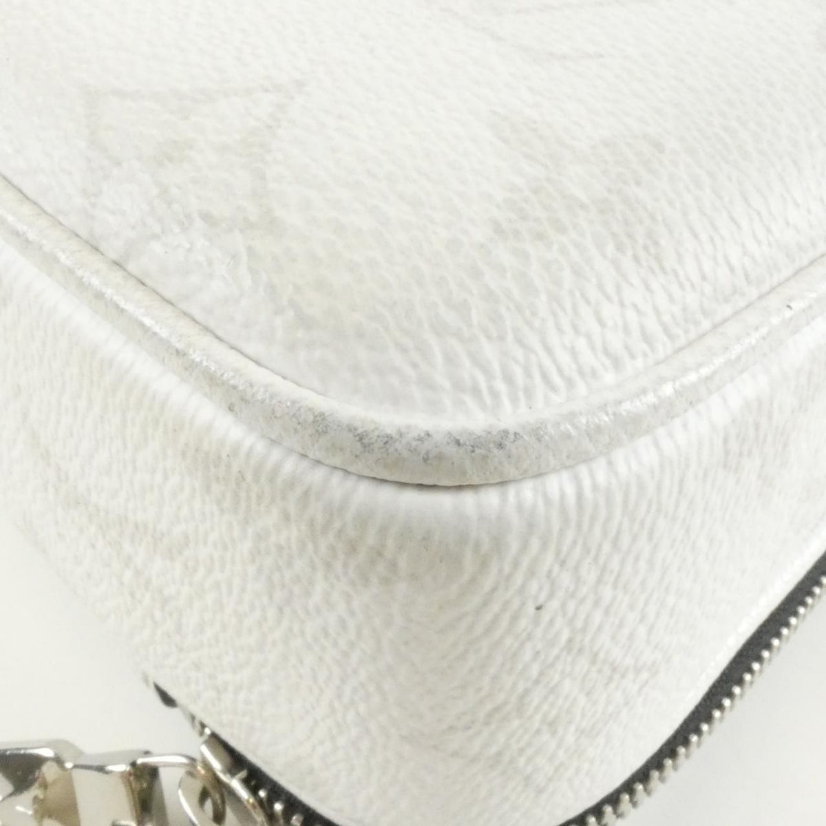 Louis Vuitton Taigarama Alpha Messenger Shoulder Bag — view 3