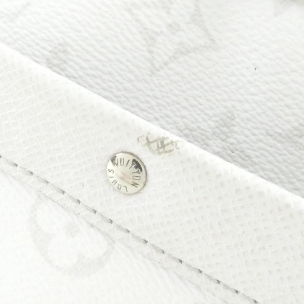 Louis Vuitton Taigarama Alpha Messenger Shoulder Bag — view 4