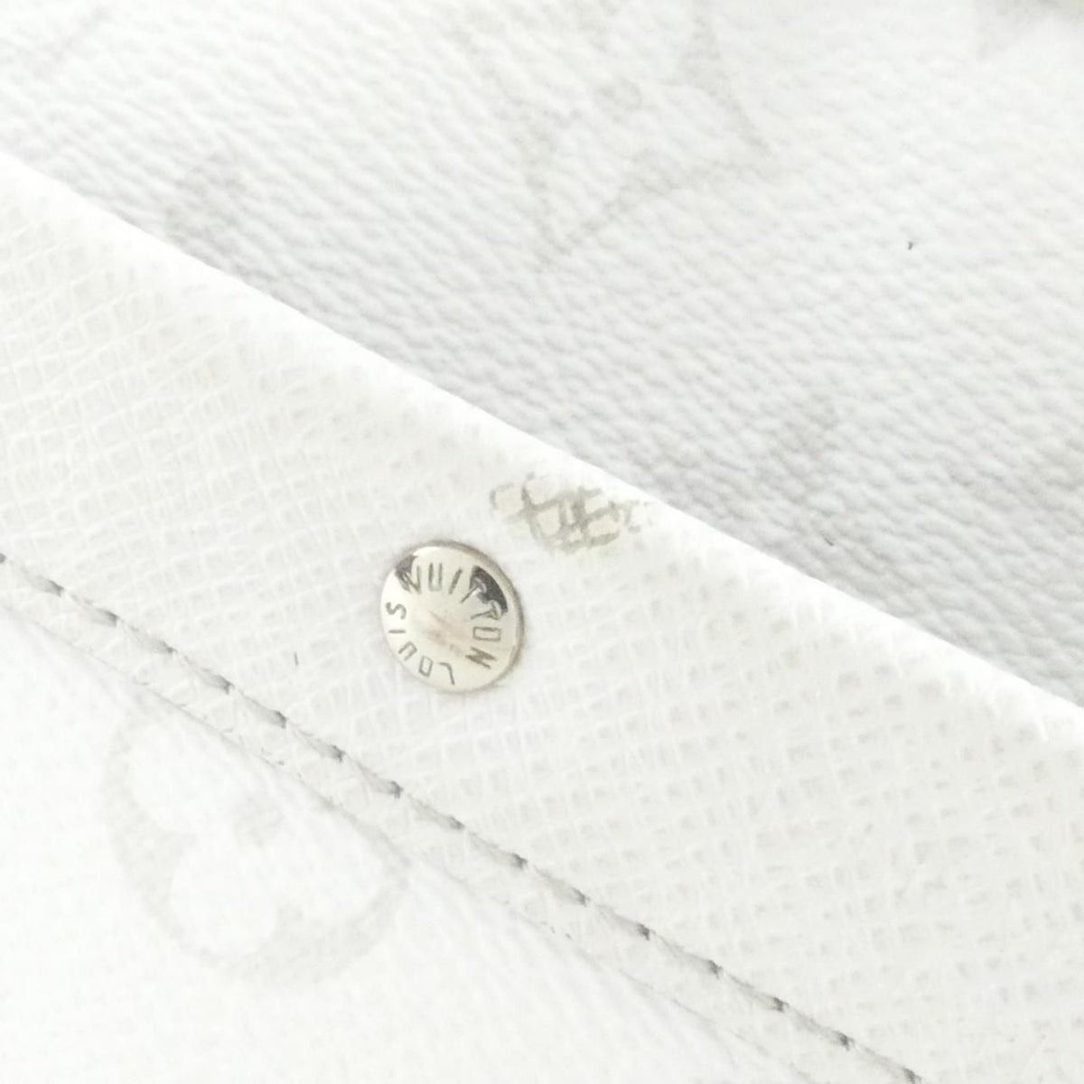 Louis Vuitton Taigarama Alpha Messenger Shoulder Bag — view 4