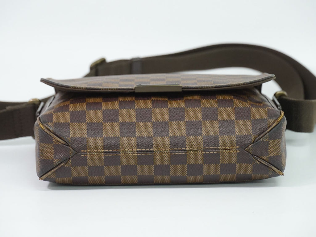 Louis Vuitton LV District PM Damier Ebene Shoulder Bag Pochette Brown — view 3