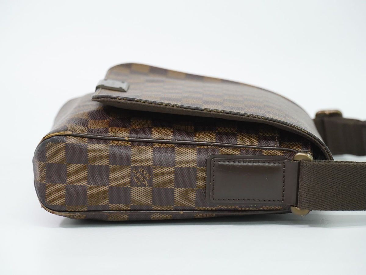 Louis Vuitton LV District PM Damier Ebene Shoulder Bag Pochette Brown — view 4