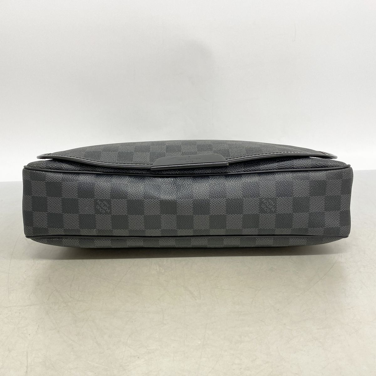 Louis Vuitton Shoulder Bag Damier Graphite Daniel MM Black Gray — view 3