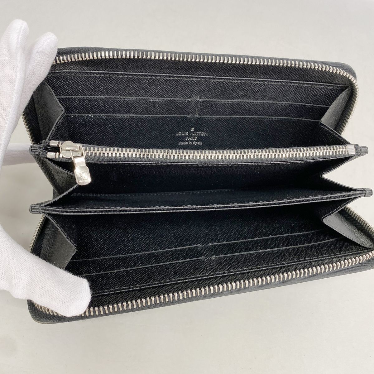 Louis Vuitton Wallet Epi Zippy Noir — view 3
