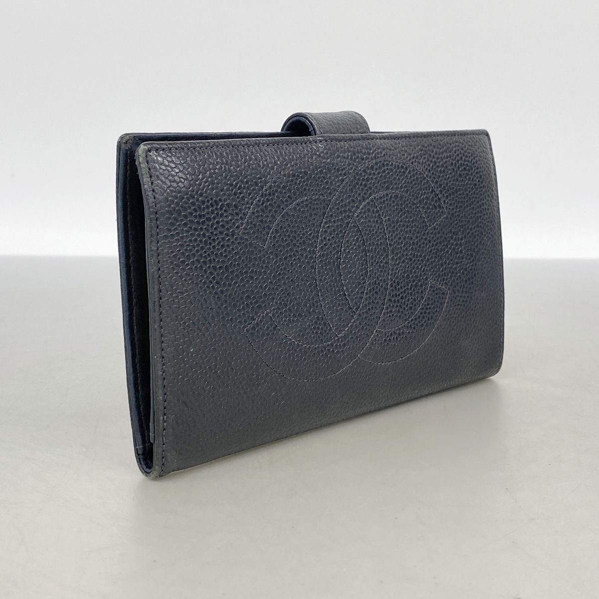 Chanel Wallet Caviar Leather Black Gold — view 2