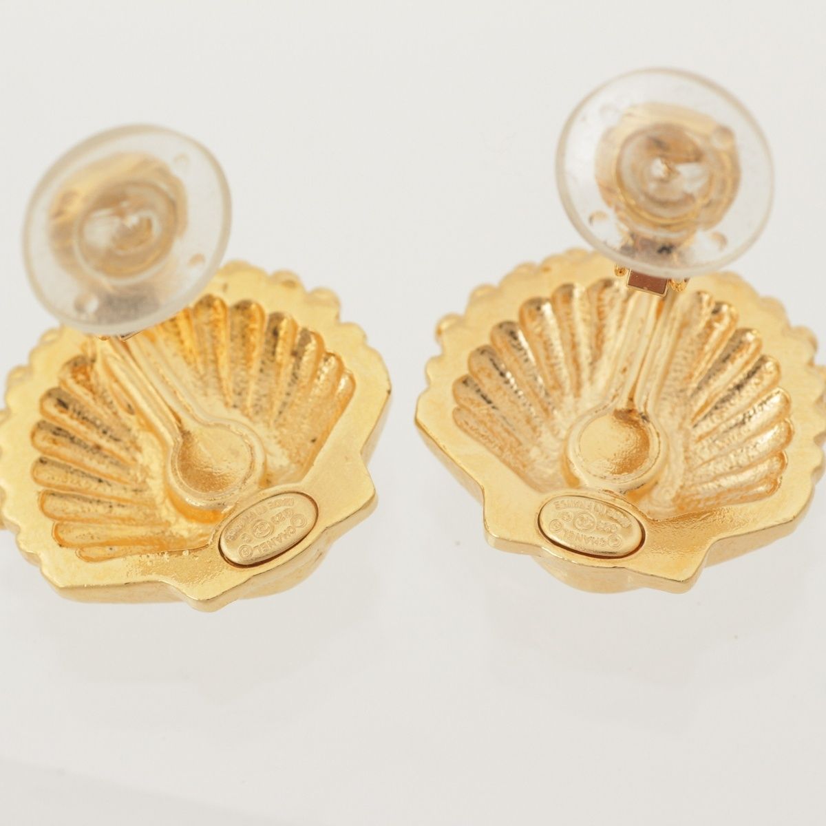 Chanel Rhinestone Shell CC Logo Earrings Gold — view 5