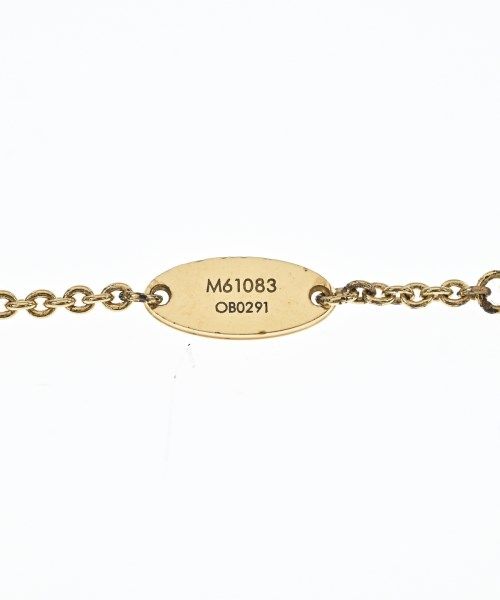 Louis Vuitton Essential V-neck Necklace — view 5