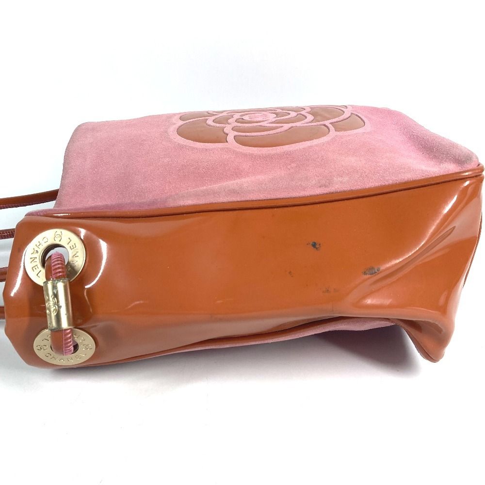 Chanel Shoulder Bag CC Logo Camellia Suede Pink — view 3