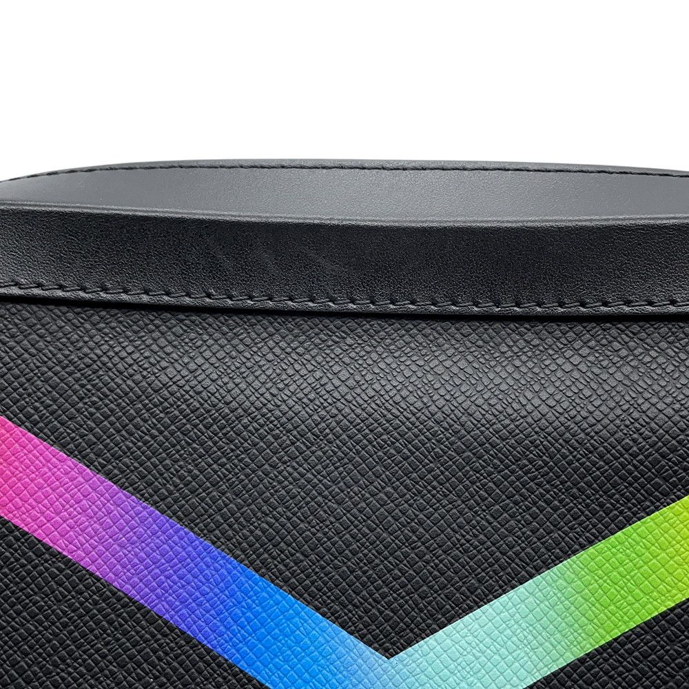 Louis Vuitton Shoulder Bag Taiga Soft Trunk Black — view 8