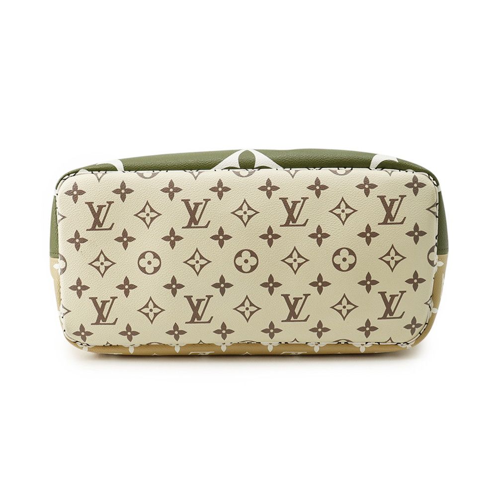 Louis Vuitton Tote Bag Monogram Giant Neverfull MM — view 3
