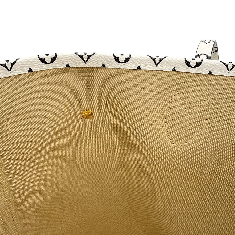 Louis Vuitton Tote Bag Monogram Giant Neverfull MM — view 6