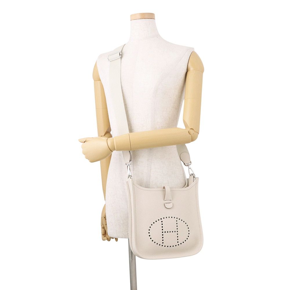 Hermes Shoulder Bag Evelyne 3 23 Craie Silver Taurillon Clemence — view 4