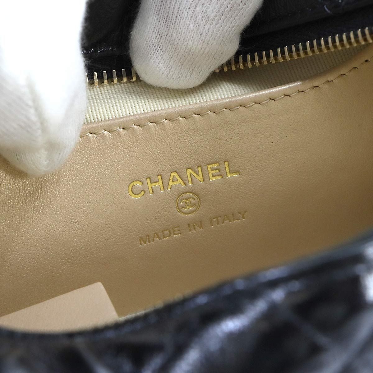 Chanel Quilted Hand Bag Leather Black Gold Vintage — view 7