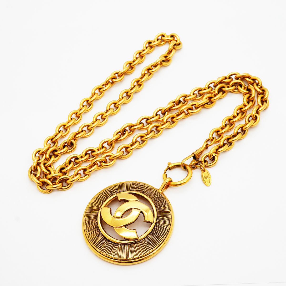 Chanel Necklace Vintage CC Logo Round Circle Gold Plated — view 3