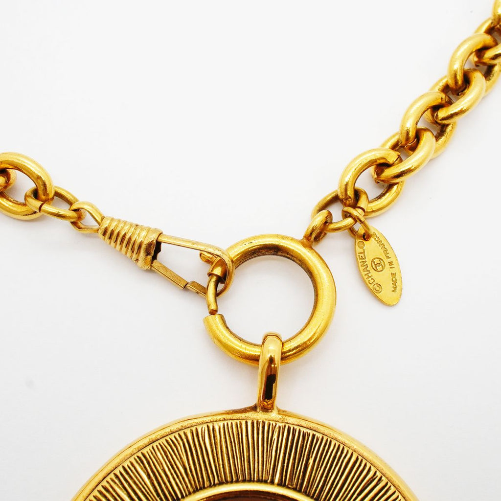 Chanel Necklace Vintage CC Logo Round Circle Gold Plated — view 4