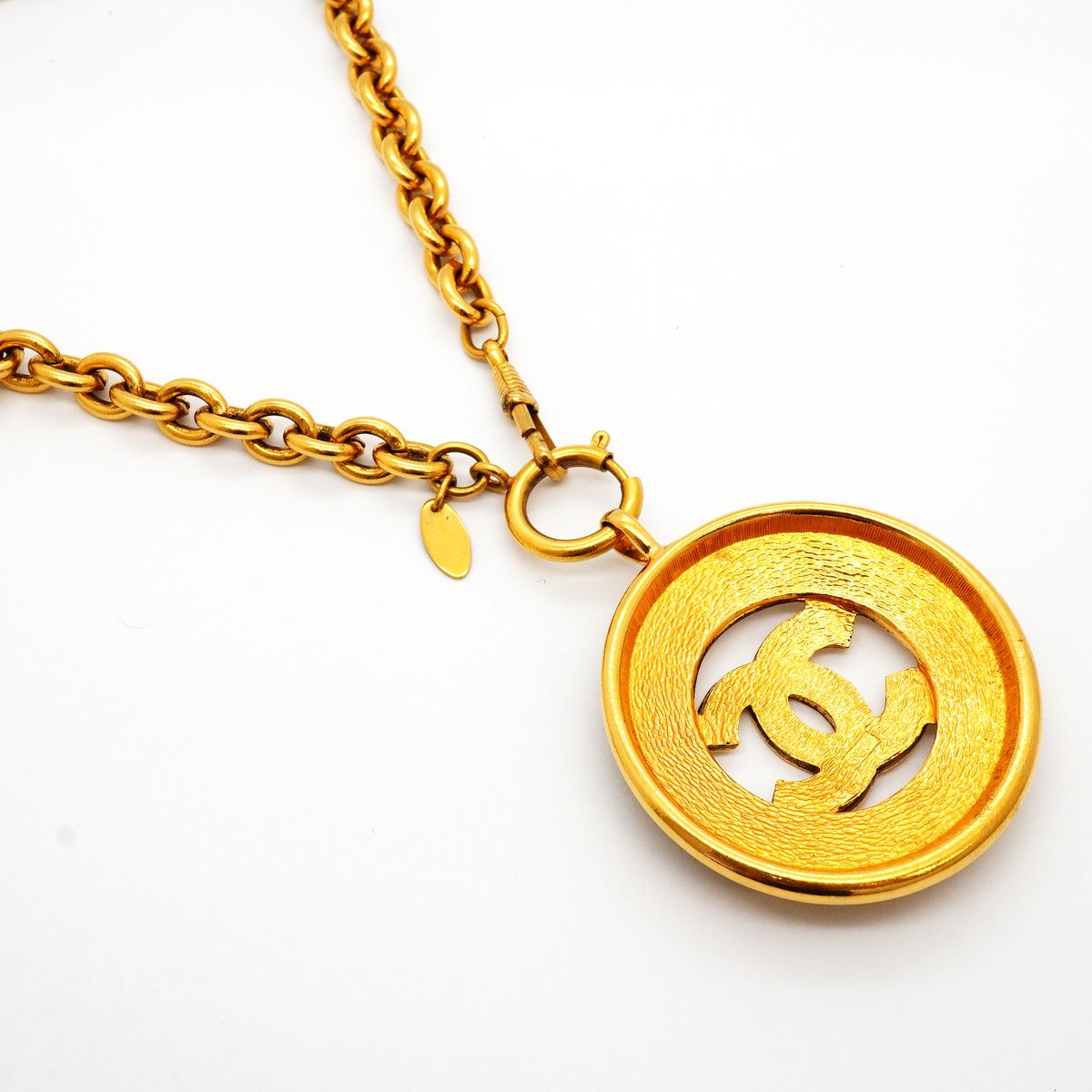 Chanel Necklace Vintage CC Logo Round Circle Gold Plated — view 2
