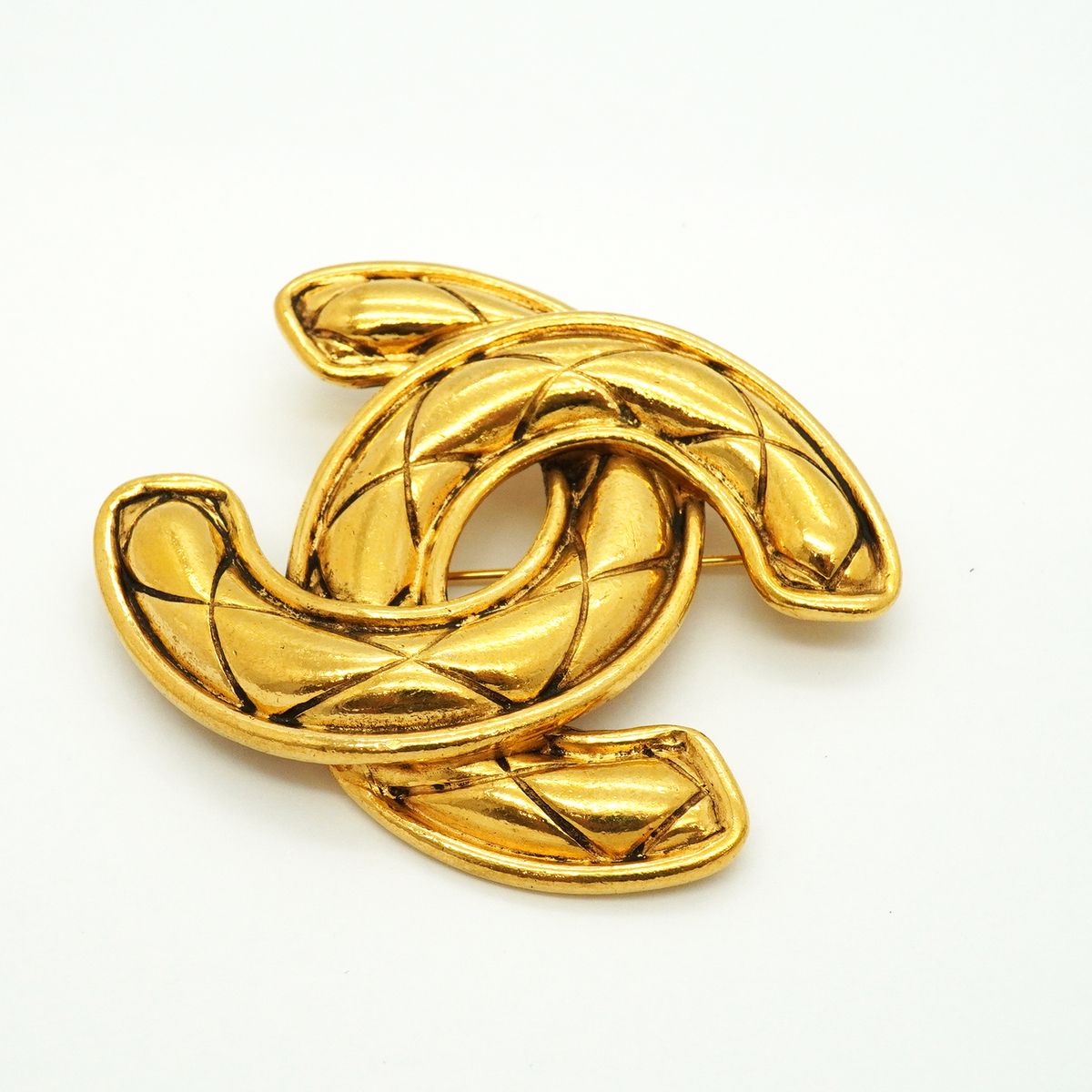Chanel Brooch Vintage CC Logo Quilted Gold Plated — view 2