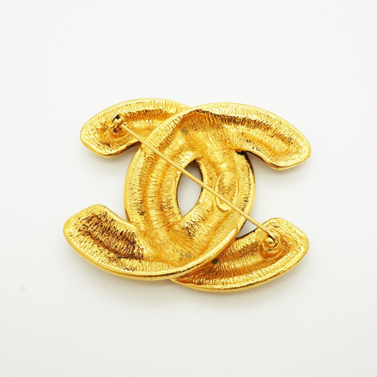 Chanel Brooch Vintage CC Logo Quilted Gold Plated — view 5