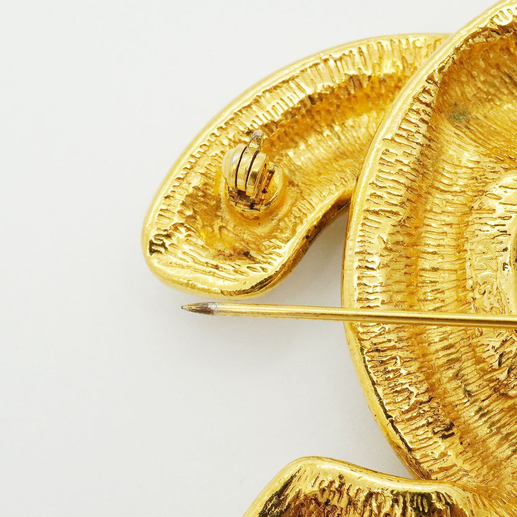 Chanel Brooch Vintage CC Logo Quilted Gold Plated — view 7