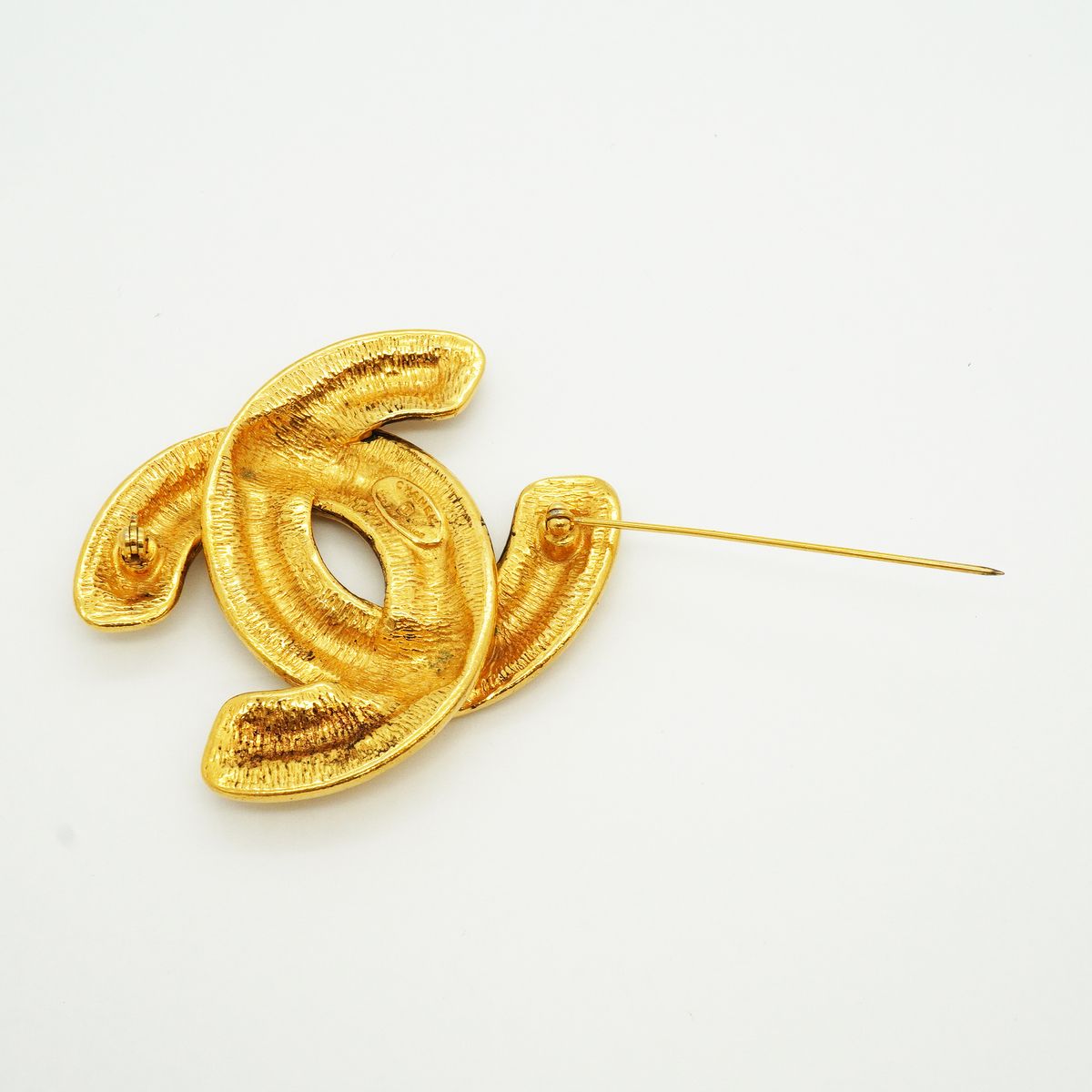 Chanel Brooch Vintage CC Logo Quilted Gold Plated — view 6