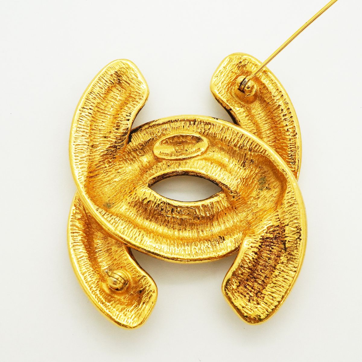 Chanel Brooch Vintage CC Logo Quilted Gold Plated — view 4