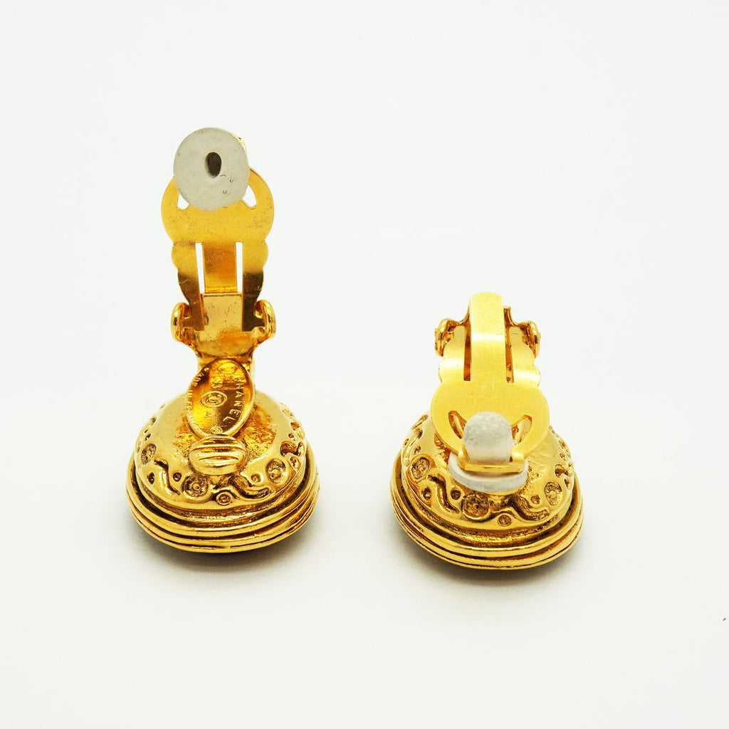 Chanel Earrings Vintage CC Logo Oval Gold Plated Gripoix Red — view 3