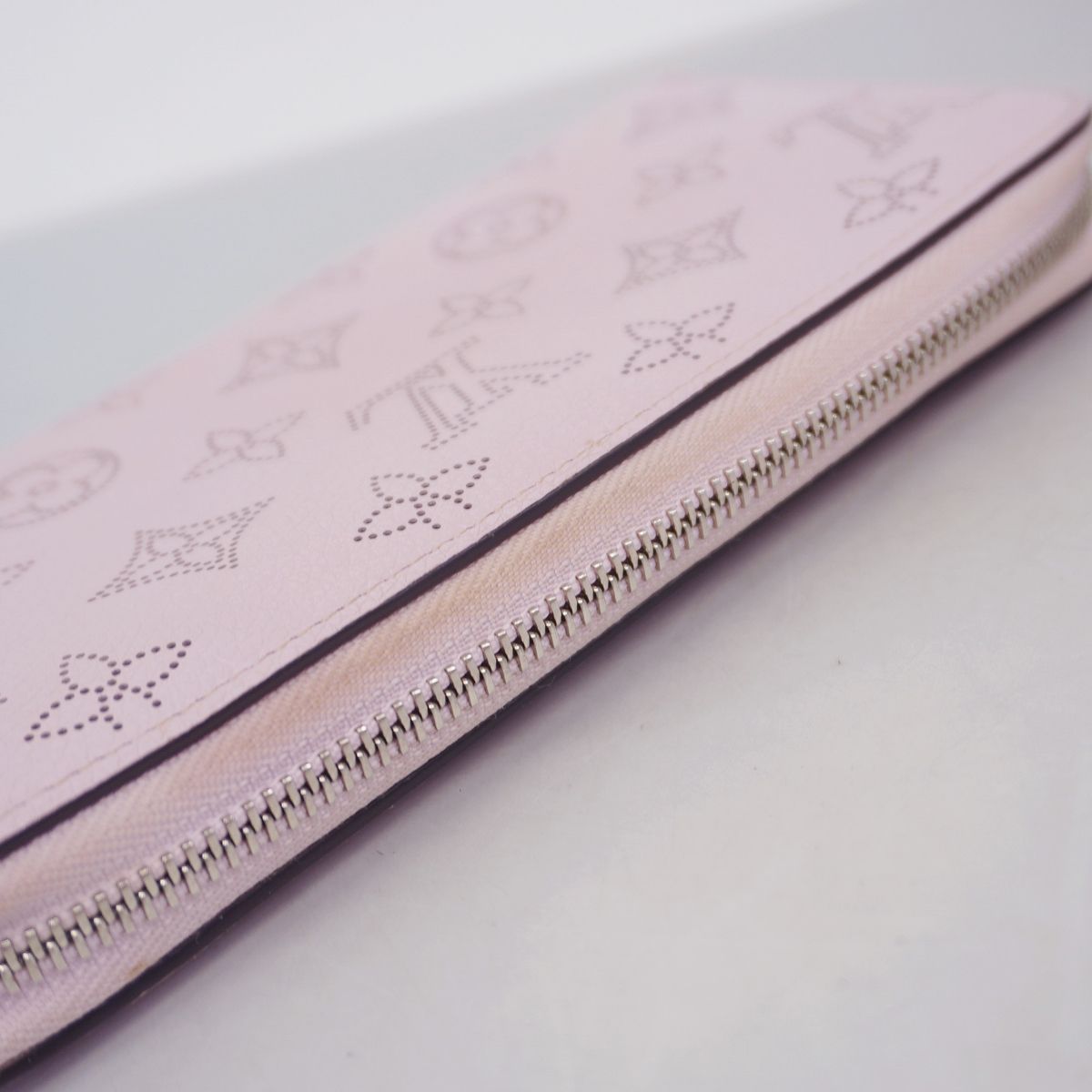 Louis Vuitton Wallet Mahina Zippy Gimauve — view 5