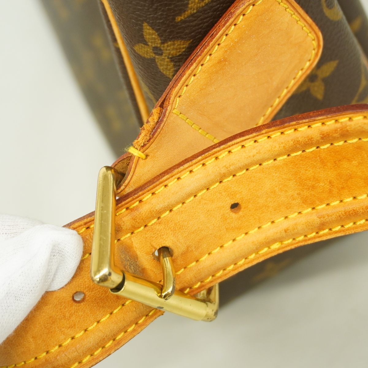Louis Vuitton Shoulder Bag Monogram Viva-Cite GM Brown — view 6