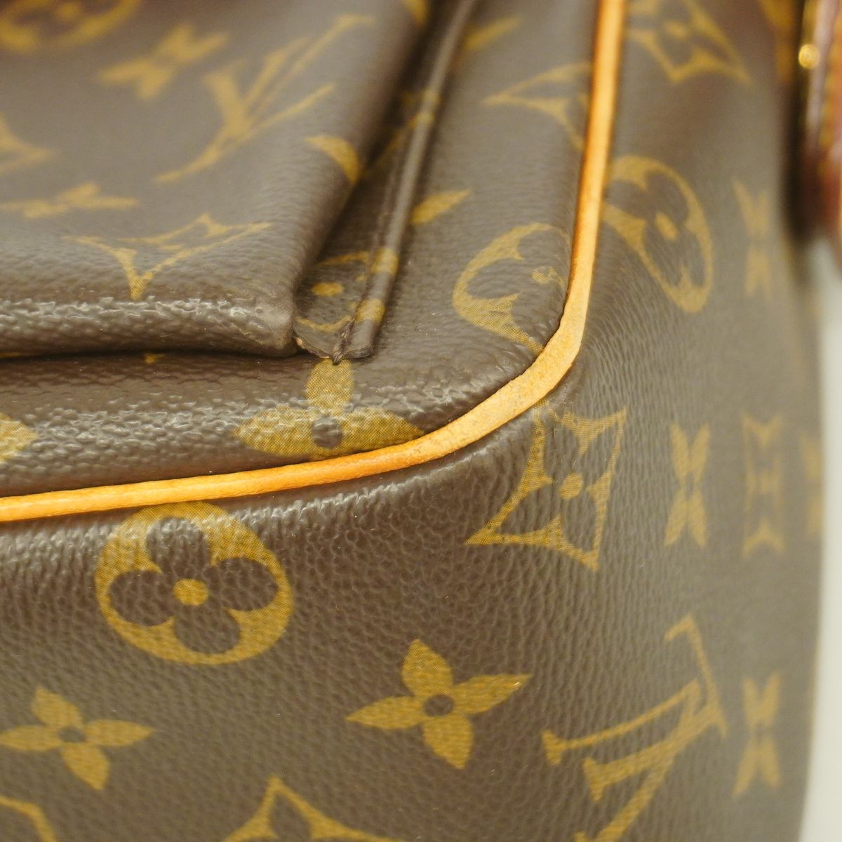 Louis Vuitton Shoulder Bag Monogram Viva-Cite GM Brown — view 8