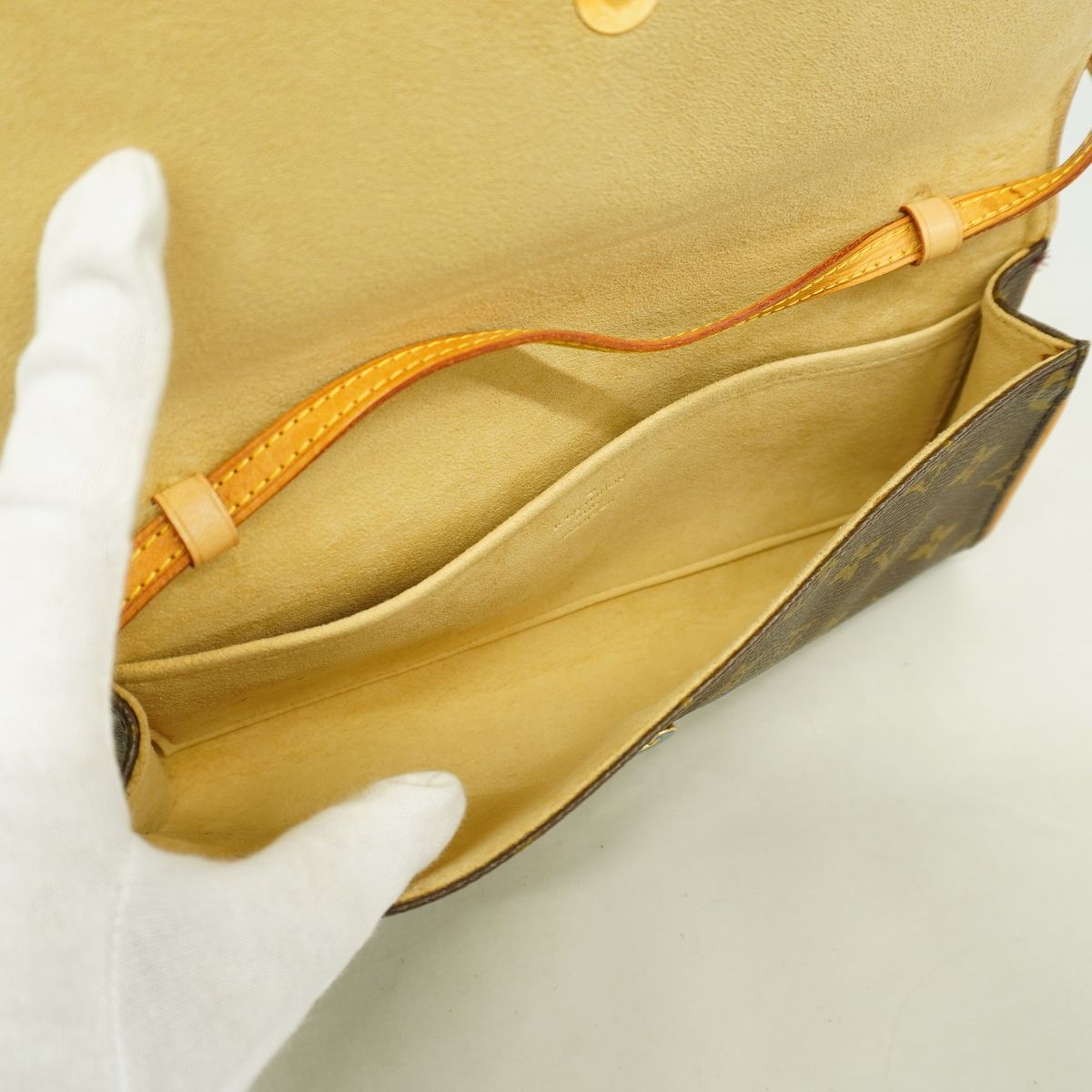 Louis Vuitton Shoulder Bag Monogram Pochette Twin GM Brown — view 4