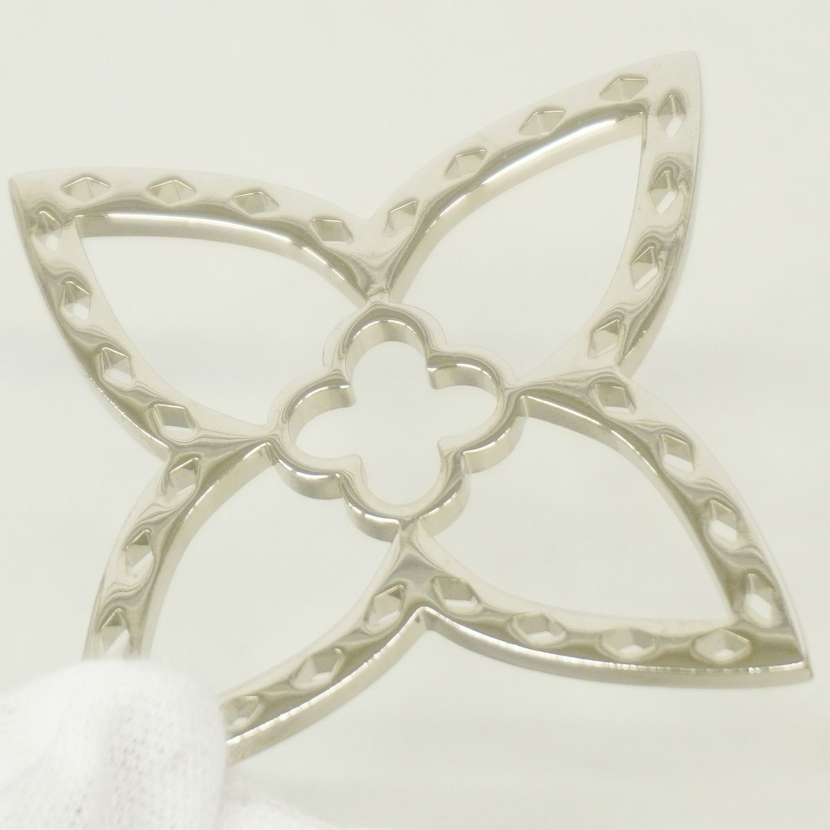 Louis Vuitton Key Holder Charm Neotapage Gold Silver — view 4