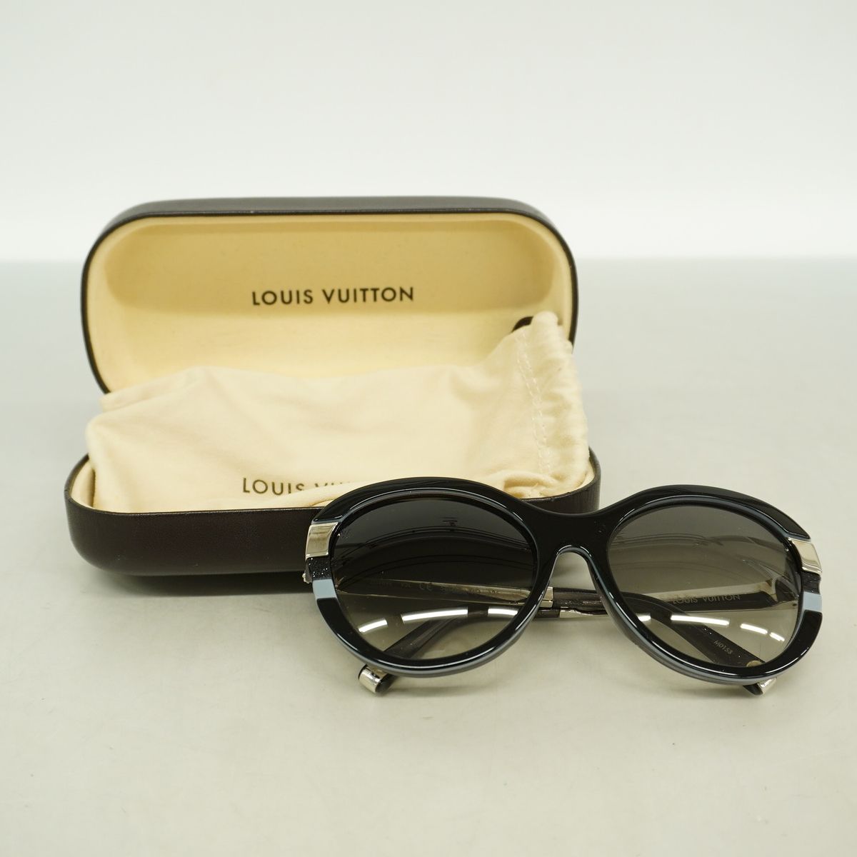 Louis Vuitton Sunglasses Petit Sucon Cat Eye Noir Eyewear — view 8