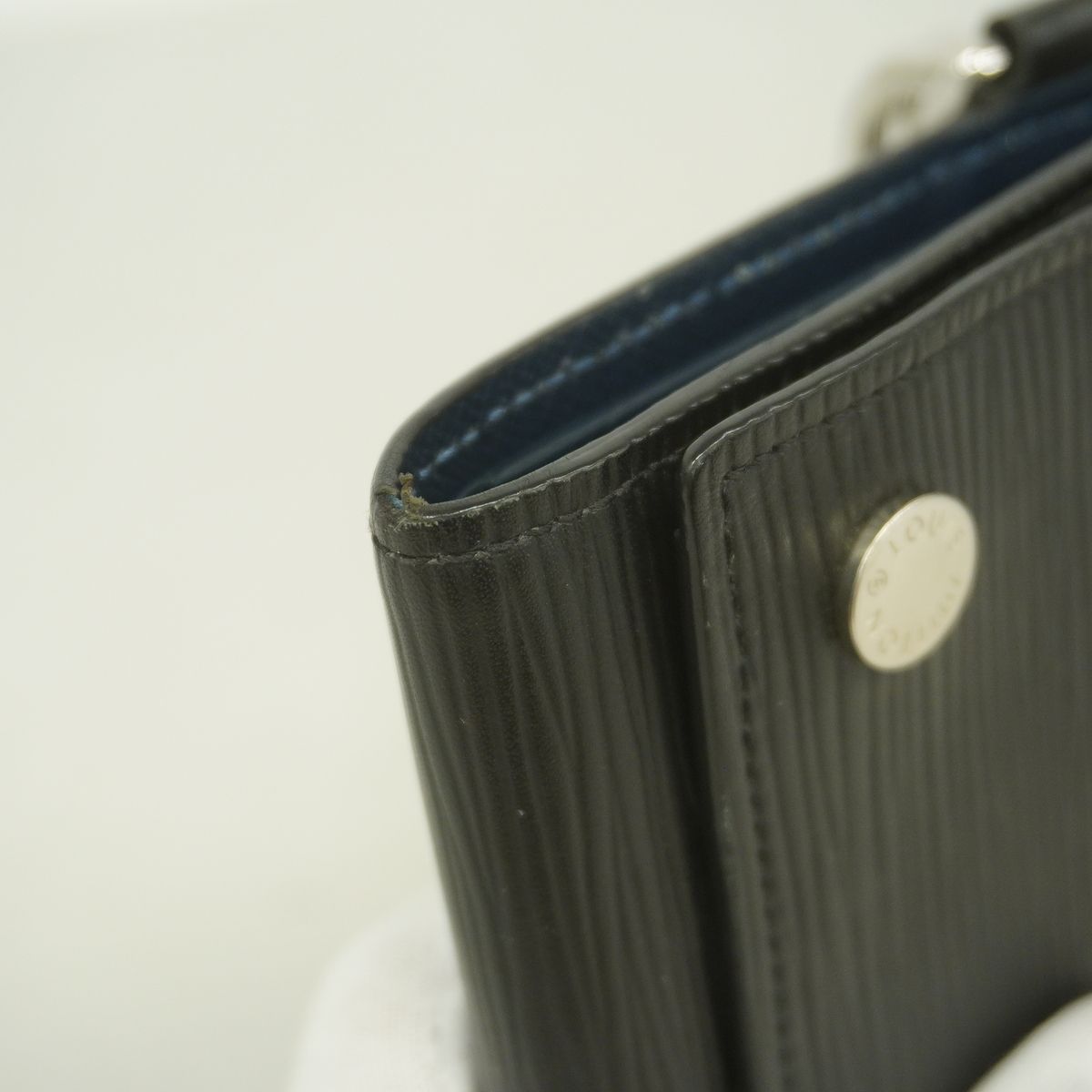 Louis Vuitton Trifold Wallet Epi Chain Compact Noir — view 7