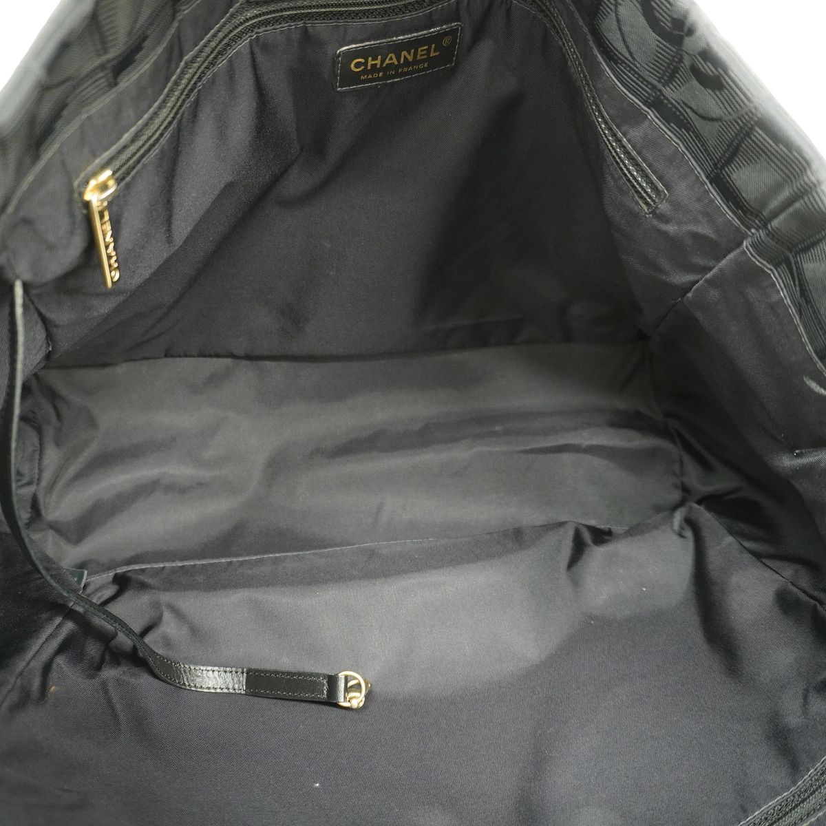 Chanel Tote Bag New Travel Nylon Black Gold — view 4