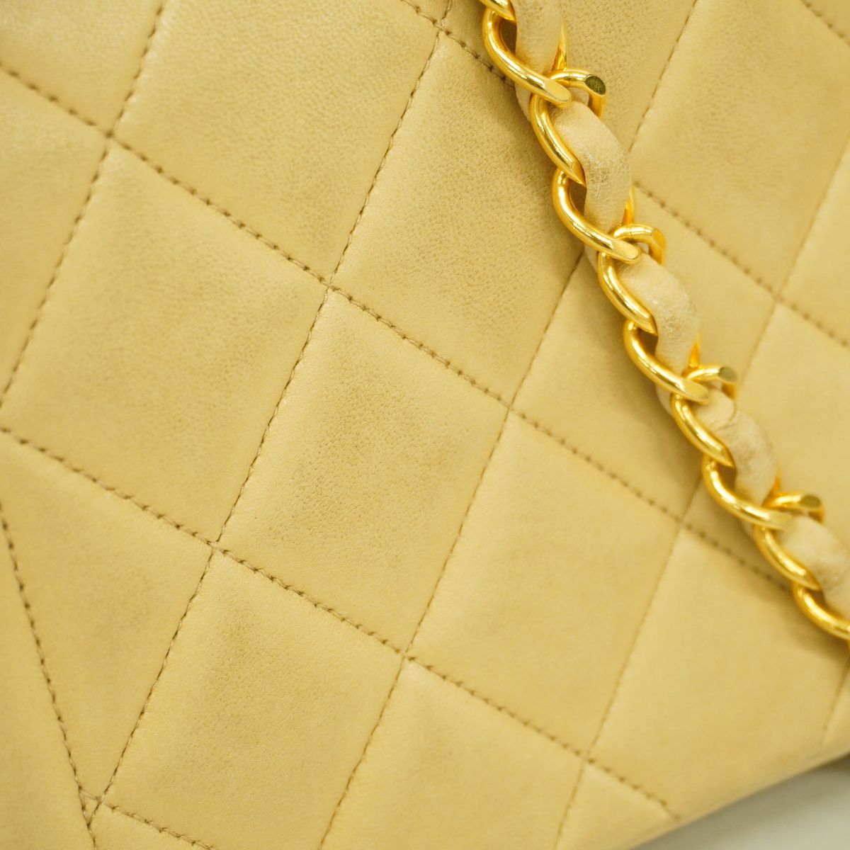 Chanel Shoulder Bag Diana Lambskin Beige Gold — view 8