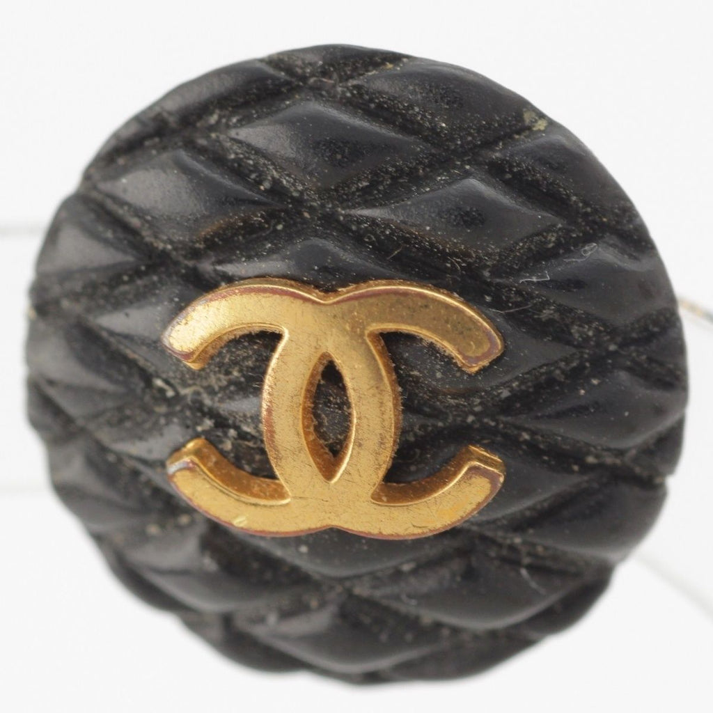 Chanel 93A Quilted CC Logo Earrings Black Gold — view 3