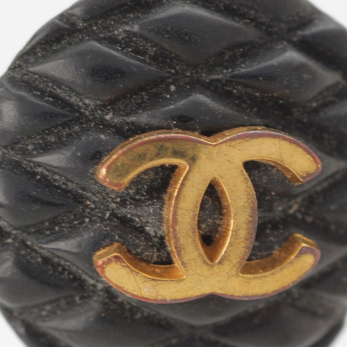 Chanel 93A Quilted CC Logo Earrings Black Gold — view 4