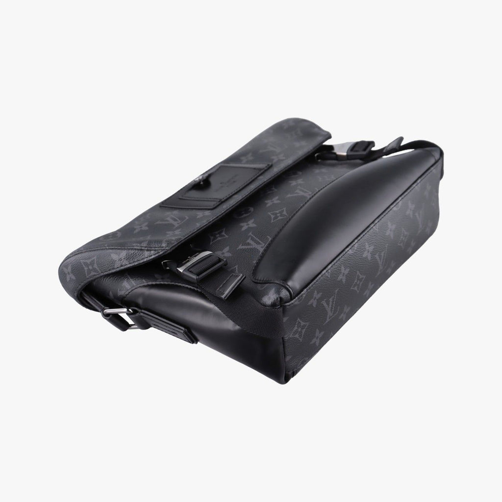 Louis Vuitton Messenger Voyage PM Noir Monogram Eclipse — view 5