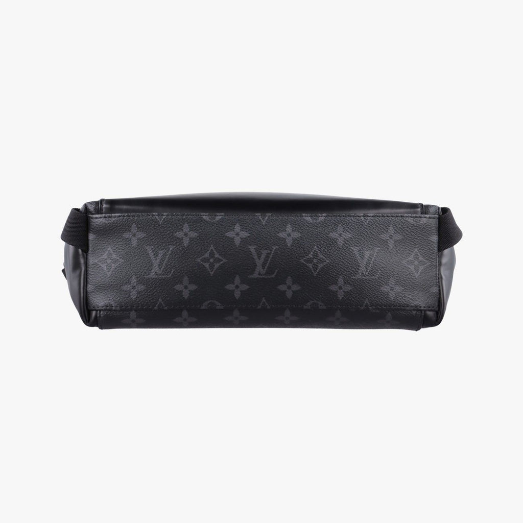 Louis Vuitton Messenger Voyage PM Noir Monogram Eclipse — view 3