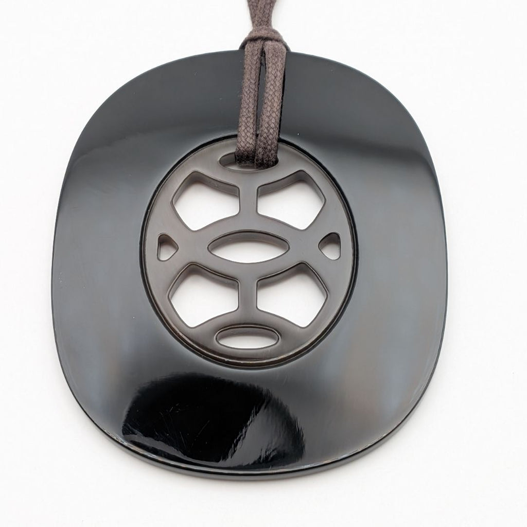 Hermes Rift GM Buffalo Horn Necklace Black Pendant — view 5
