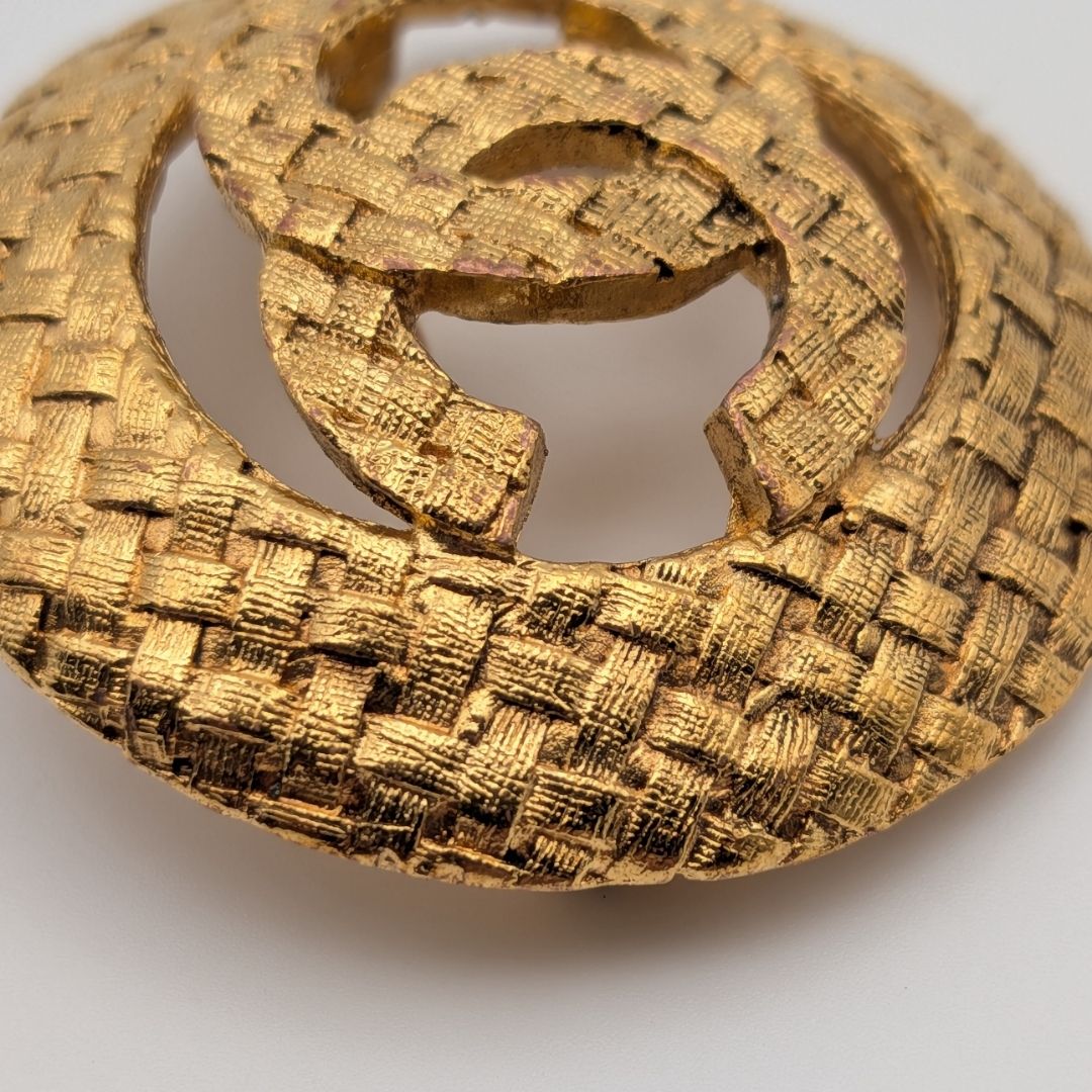 Chanel Brooch CC Logo Mesh Braided Pattern Sheer Gold 29 Vintage — view 3