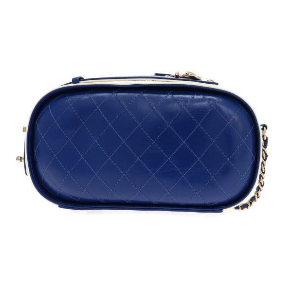 Chanel Chain Shoulder Bag White — view 3