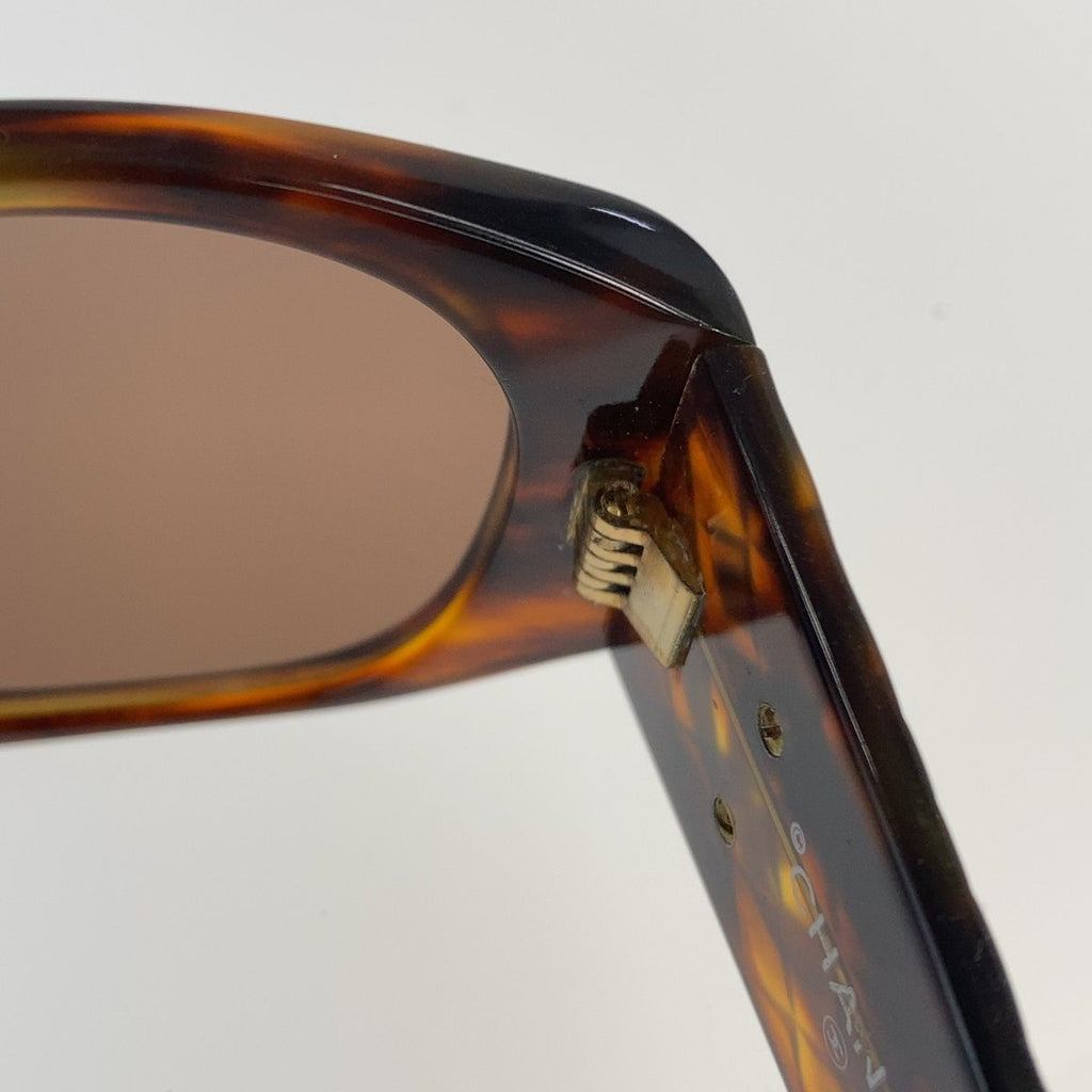 Chanel Quilted CC Logo Marble Pattern Sunglasses Brown Gold Acetate Eyewear — view 4