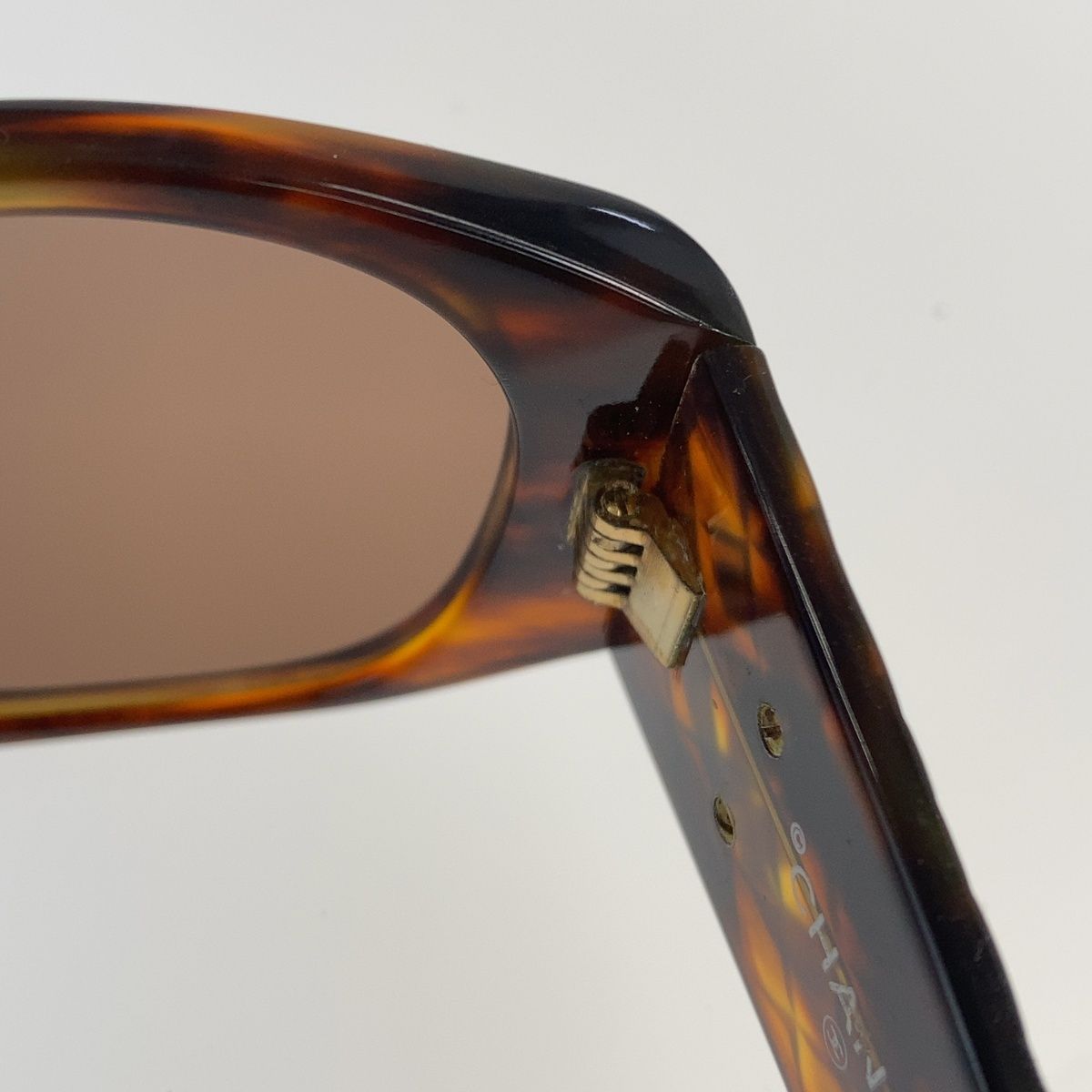 Chanel Quilted CC Logo Marble Pattern Sunglasses Brown Gold Acetate Eyewear — view 4