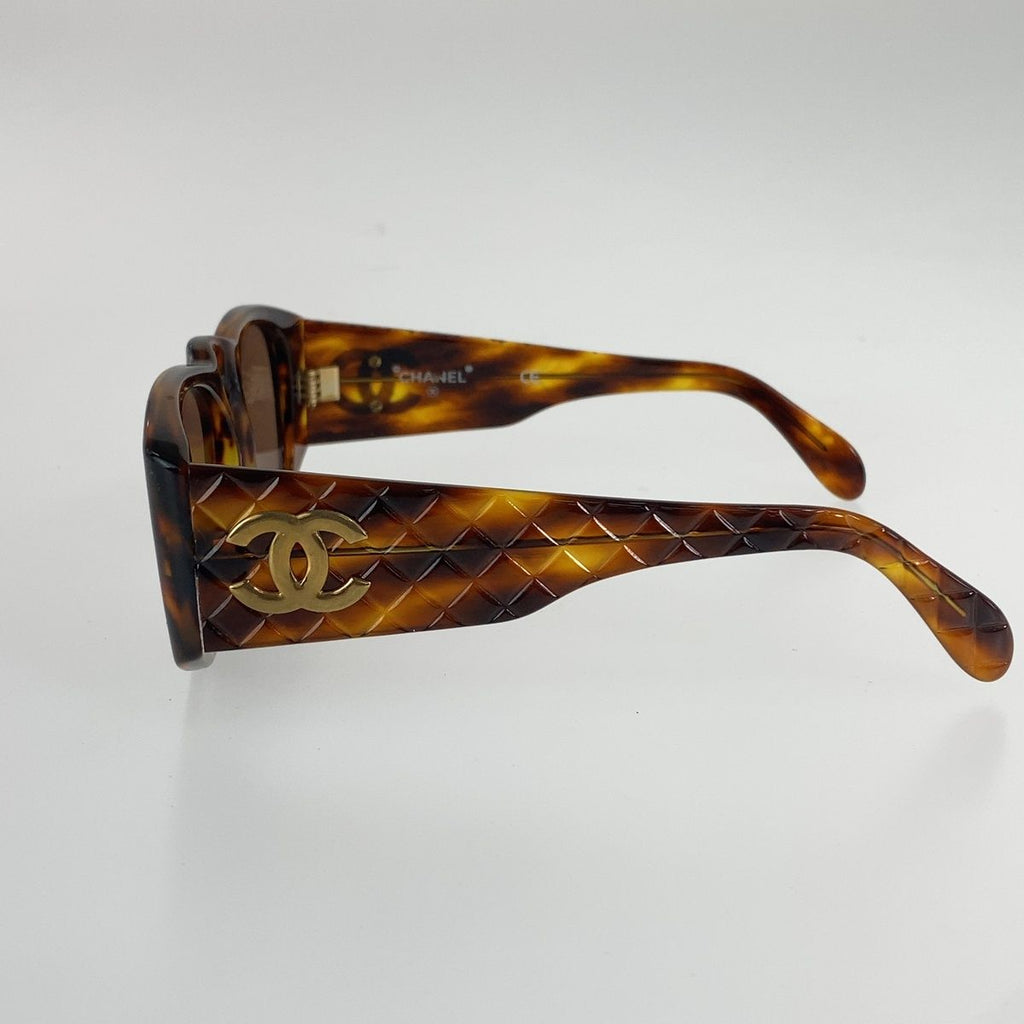 Chanel Quilted CC Logo Marble Pattern Sunglasses Brown Gold Acetate Eyewear — view 5