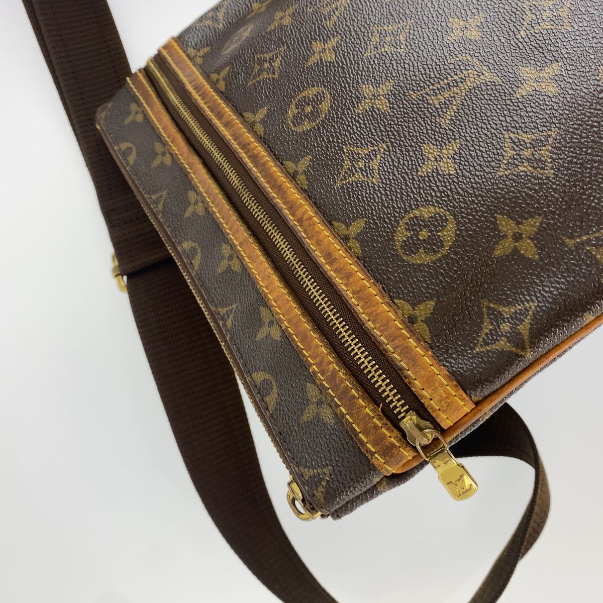 Louis Vuitton Monogram Pochette Bosphore Shoulder Bag Brown Leather — view 4