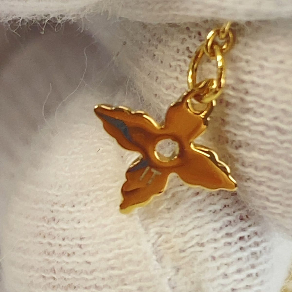 Louis Vuitton LV Flower Gold Metal Earphones Charm Airpods Keychain — view 8
