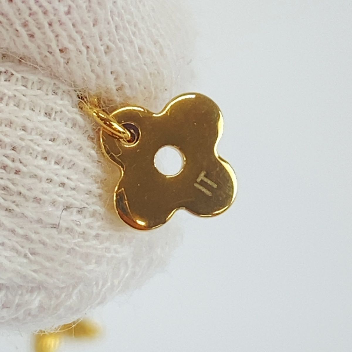 Louis Vuitton LV Flower Gold Metal Earphones Charm Airpods Keychain — view 5