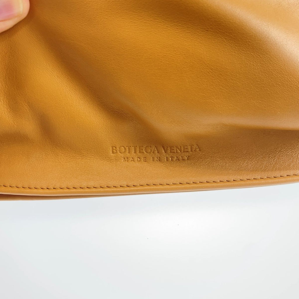Bottega Veneta BV Twist Camel Brown Leather Handbag Clutch — view 3