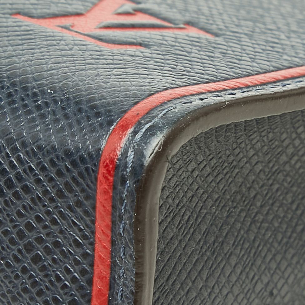 Louis Vuitton Taiga Pochette Voyage MM Clutch Navy Red Leather — view 4