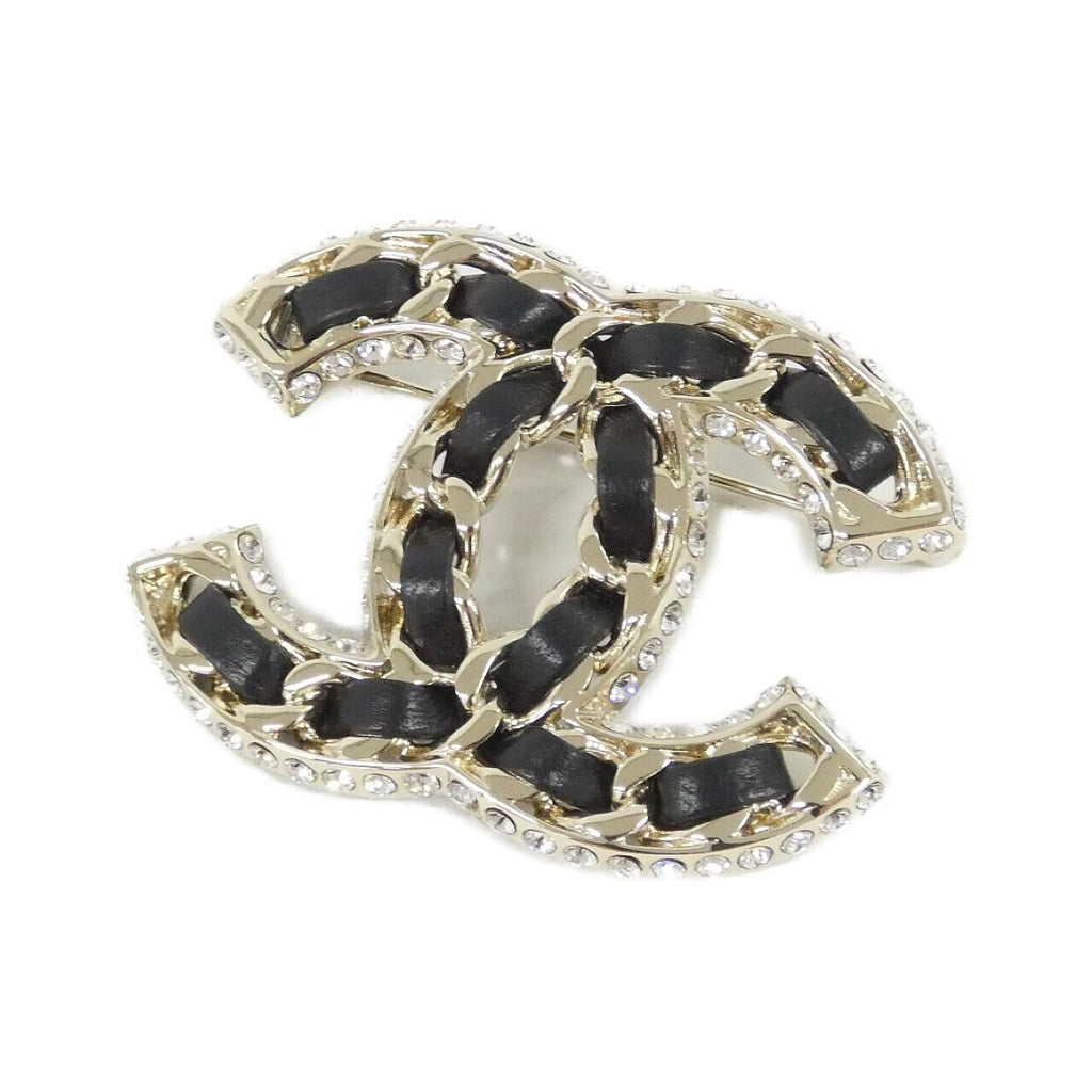 Chanel Brooch Gold